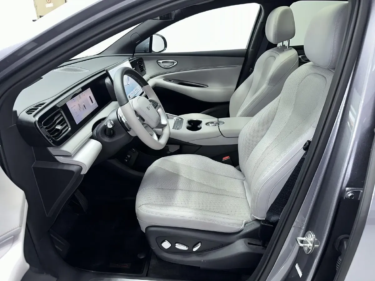 2025 LanDian E5 PLUS 1.5L 95HP L4 E-CVT PHEV,autocango,china used car exporter,china ev exporter,chinese used car exporter,chinese used ev exporter