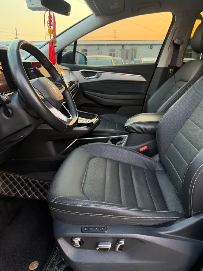 2021 Volkswagen Talagon 2.0T 220HP L4 7DCT,autocango,china used car exporter,china ev exporter,chinese used car exporter,chinese used ev exporter