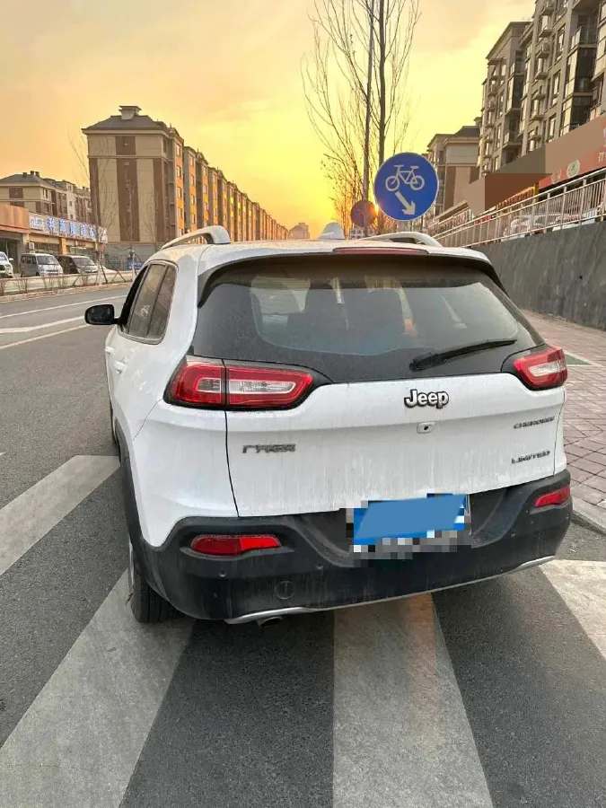 2019 Jeep Cherokee 2.0L 155HP L4 9AT,autocango,china used car exporter,china ev exporter,chinese used car exporter,chinese used ev exporter