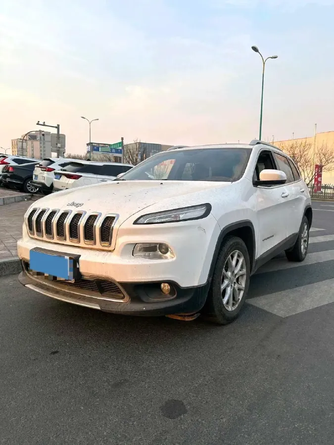 2019 Jeep Cherokee 2.0L 155HP L4 9AT,autocango,china used car exporter,china ev exporter,chinese used car exporter,chinese used ev exporter