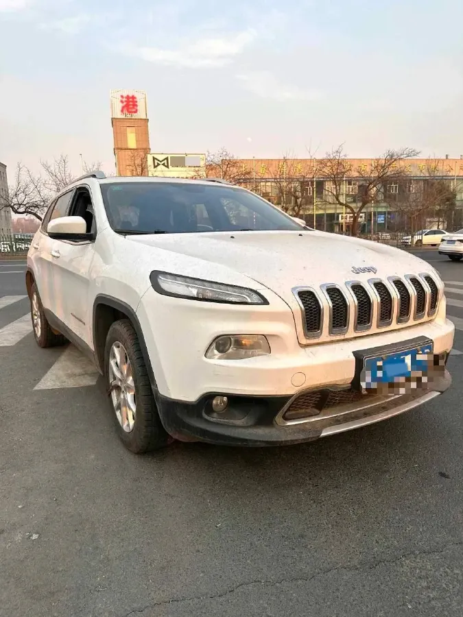 2019 Jeep Cherokee 2.0L 155HP L4 9AT,autocango,china used car exporter,china ev exporter,chinese used car exporter,chinese used ev exporter