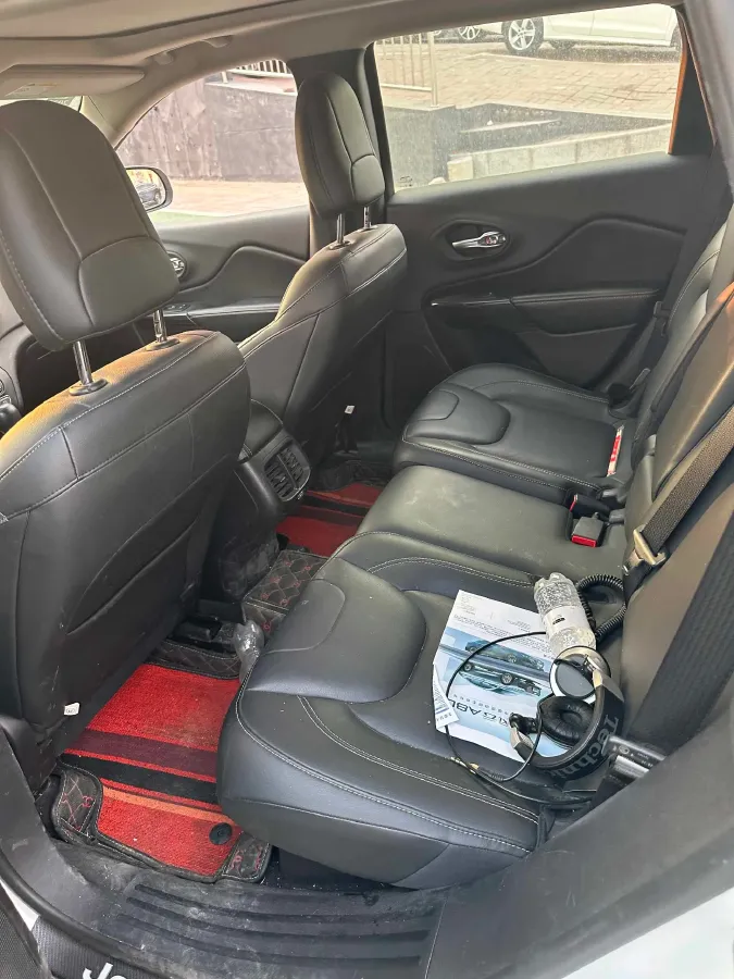 2019 Jeep Cherokee 2.0L 155HP L4 9AT,autocango,china used car exporter,china ev exporter,chinese used car exporter,chinese used ev exporter