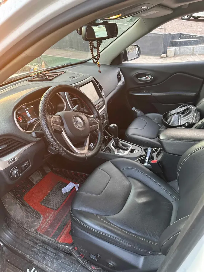 2019 Jeep Cherokee 2.0L 155HP L4 9AT,autocango,china used car exporter,china ev exporter,chinese used car exporter,chinese used ev exporter