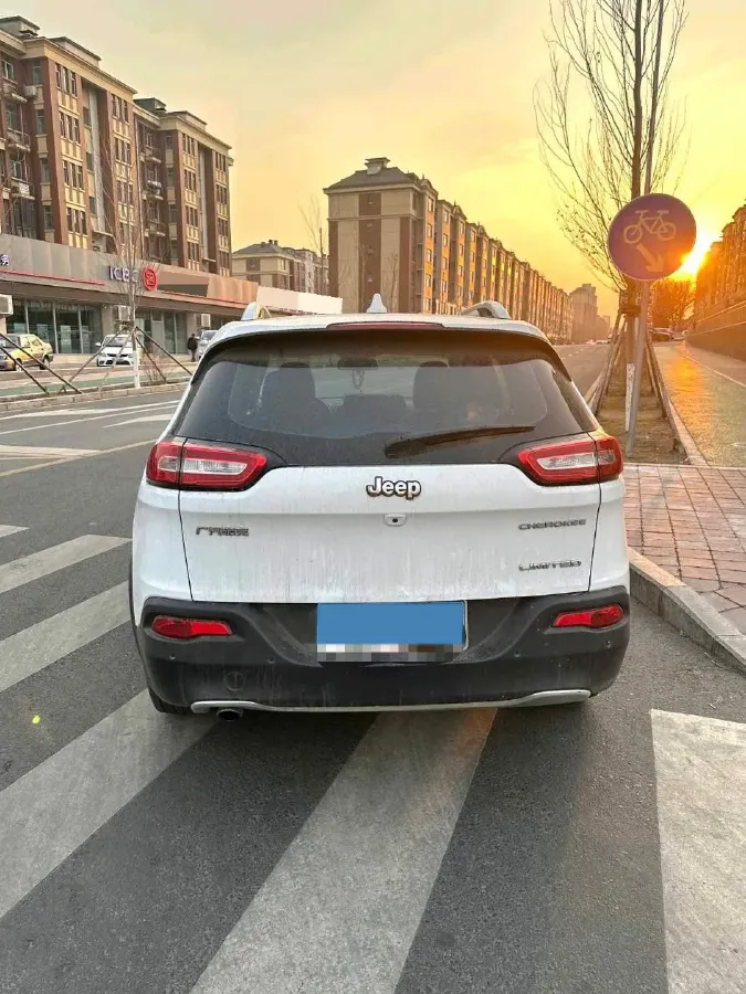 2019 Jeep Cherokee 2.0L 155HP L4 9AT,autocango,china used car exporter,china ev exporter,chinese used car exporter,chinese used ev exporter