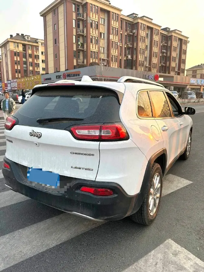 2019 Jeep Cherokee 2.0L 155HP L4 9AT,autocango,china used car exporter,china ev exporter,chinese used car exporter,chinese used ev exporter