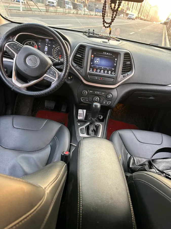 2019 Jeep Cherokee 2.0L 155HP L4 9AT,autocango,china used car exporter,china ev exporter,chinese used car exporter,chinese used ev exporter