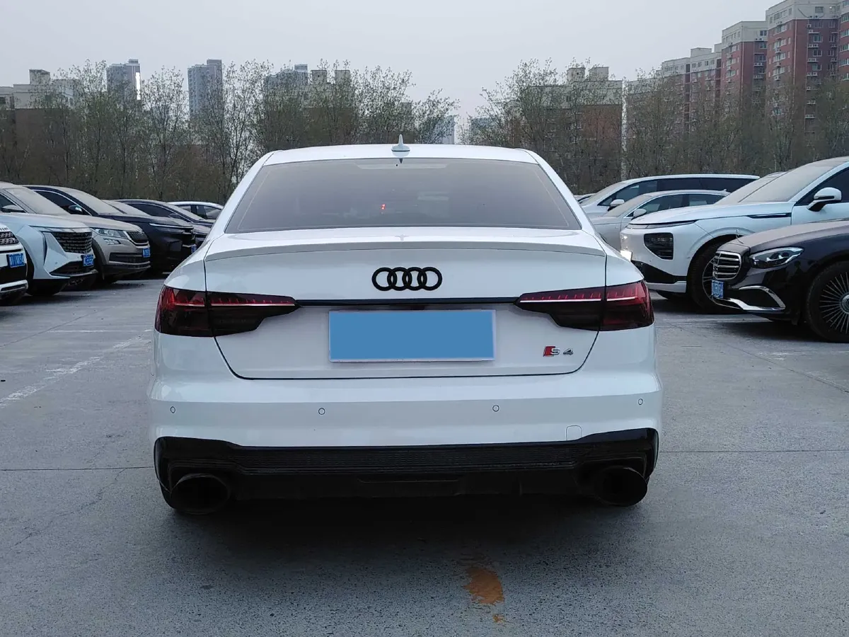 2022 Audi A4L 2.0T 252HP L4 7DCT,autocango,china used car exporter,china ev exporter,chinese used car exporter,chinese used ev exporter