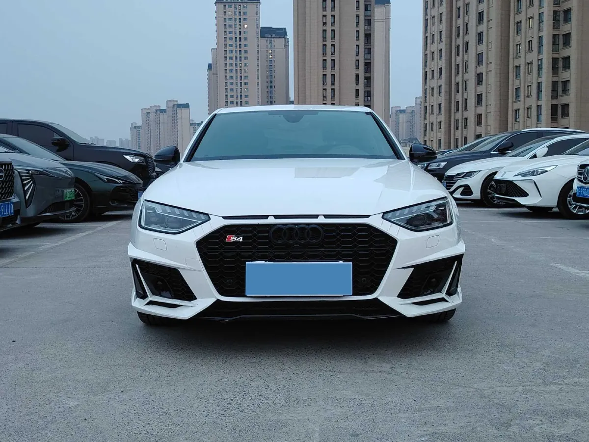 2022 Audi A4L 2.0T 252HP L4 7DCT,autocango,china used car exporter,china ev exporter,chinese used car exporter,chinese used ev exporter