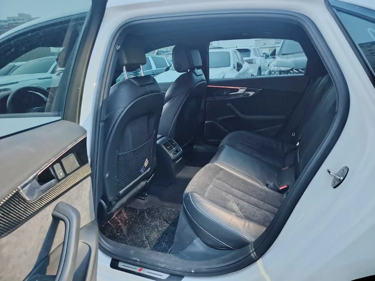 2022 Audi A4L 2.0T 252HP L4 7DCT,autocango,china used car exporter,china ev exporter,chinese used car exporter,chinese used ev exporter