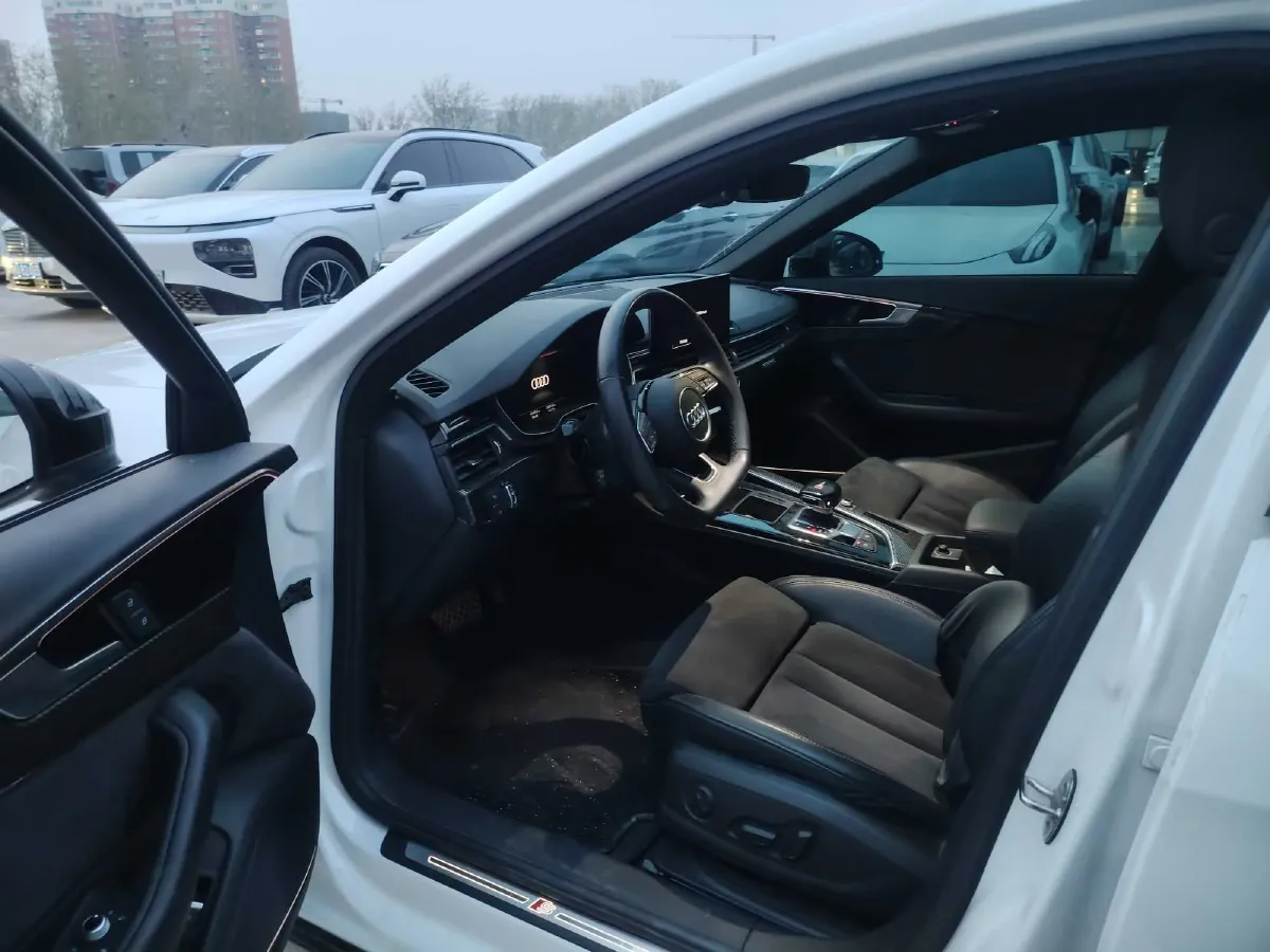 2022 Audi A4L 2.0T 252HP L4 7DCT,autocango,china used car exporter,china ev exporter,chinese used car exporter,chinese used ev exporter