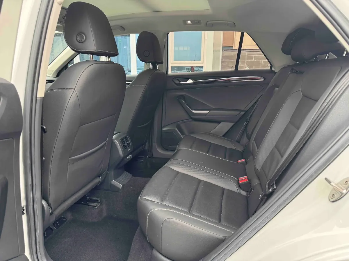 2022 Volkswagen T-Roc 1.4T 150HP L4 7DCT,autocango,china used car exporter,china ev exporter,chinese used car exporter,chinese used ev exporter