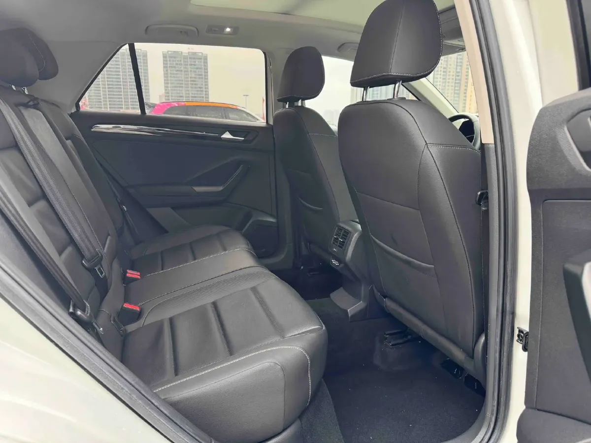 2022 Volkswagen T-Roc 1.4T 150HP L4 7DCT,autocango,china used car exporter,china ev exporter,chinese used car exporter,chinese used ev exporter