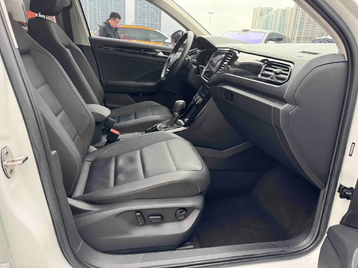 2022 Volkswagen T-Roc 1.4T 150HP L4 7DCT,autocango,china used car exporter,china ev exporter,chinese used car exporter,chinese used ev exporter