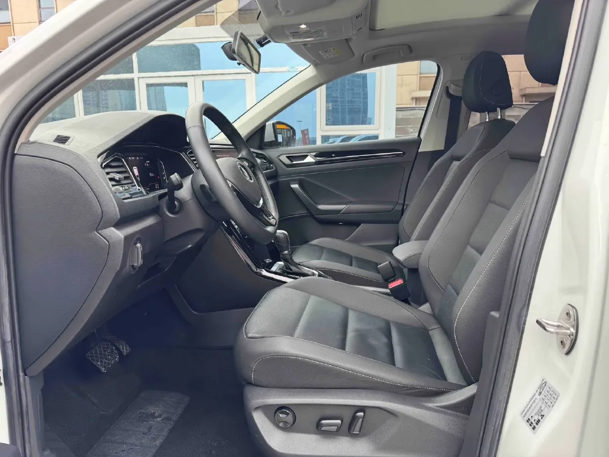 2022 Volkswagen T-Roc 1.4T 150HP L4 7DCT,autocango,china used car exporter,china ev exporter,chinese used car exporter,chinese used ev exporter