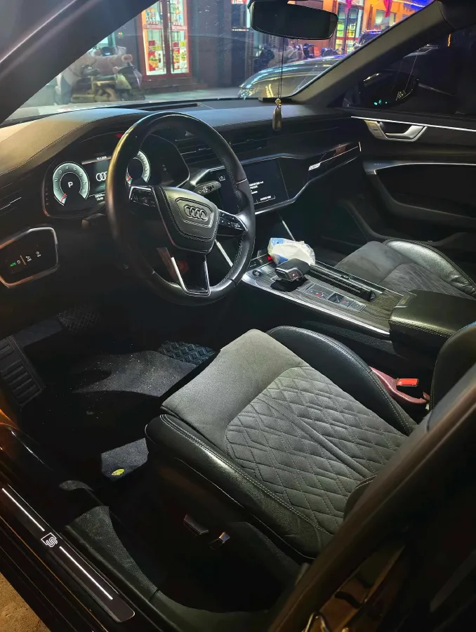 2024 Audi A6L 2.0T 245HP L4 7DCT,autocango,china used car exporter,china ev exporter,chinese used car exporter,chinese used ev exporter