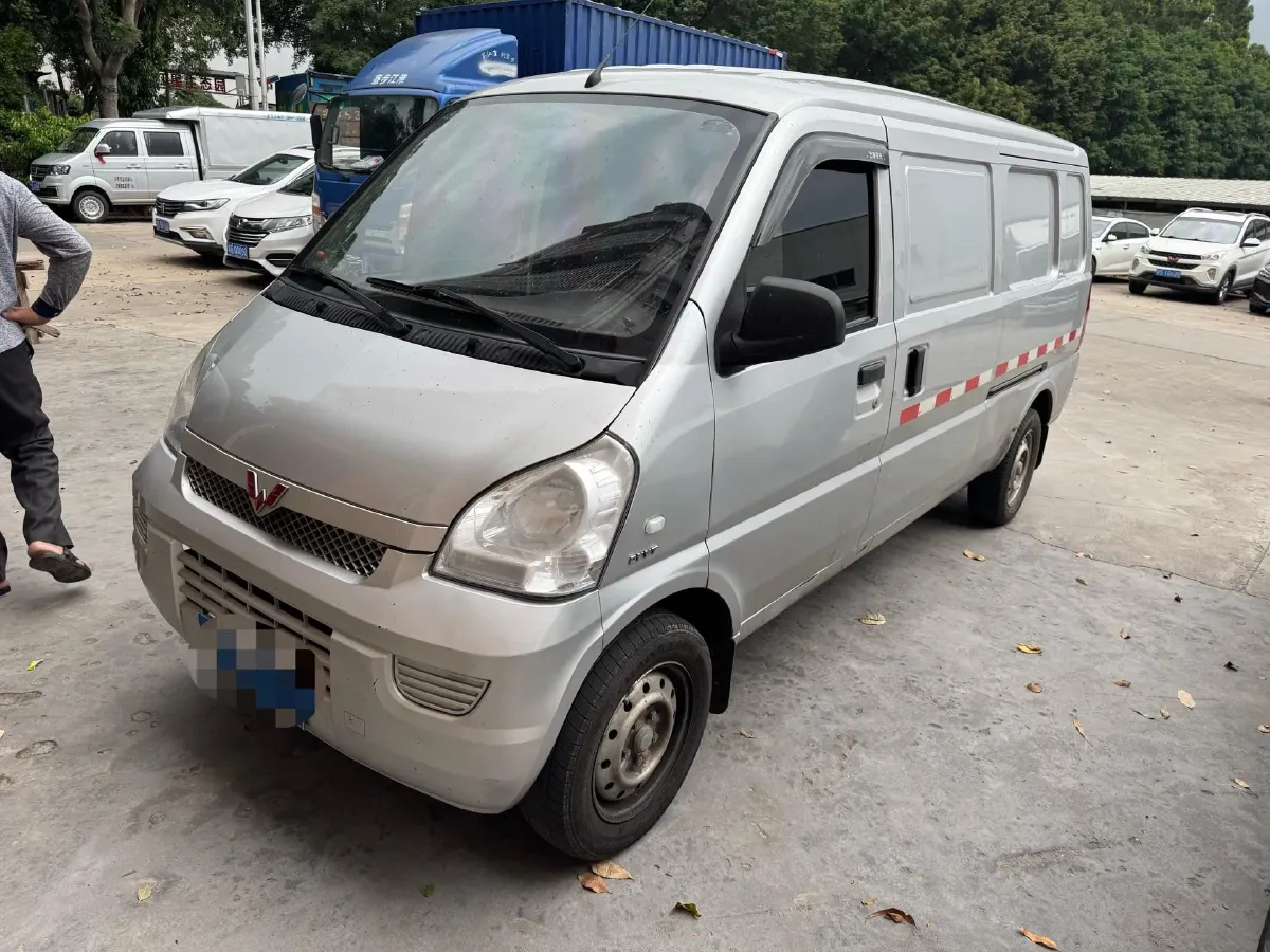 2021 WuLing RongGuang 1.5L 99HP L4 5MT,autocango,china used car exporter,china ev exporter,chinese used car exporter,chinese used ev exporter