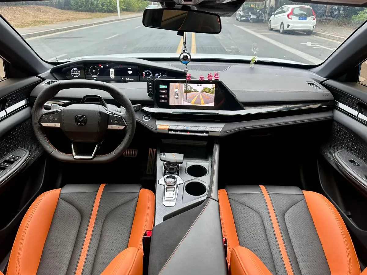 2025 ChangAn UNI-V 1.5T 192HP L4 7DCT,autocango,china used car exporter,china ev exporter,chinese used car exporter,chinese used ev exporter