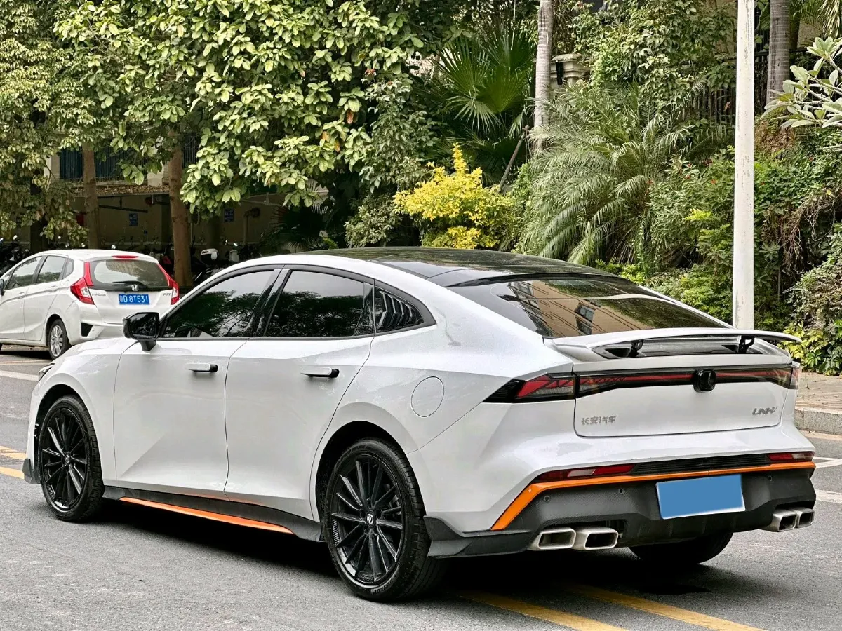 2025 ChangAn UNI-V 1.5T 192HP L4 7DCT,autocango,china used car exporter,china ev exporter,chinese used car exporter,chinese used ev exporter