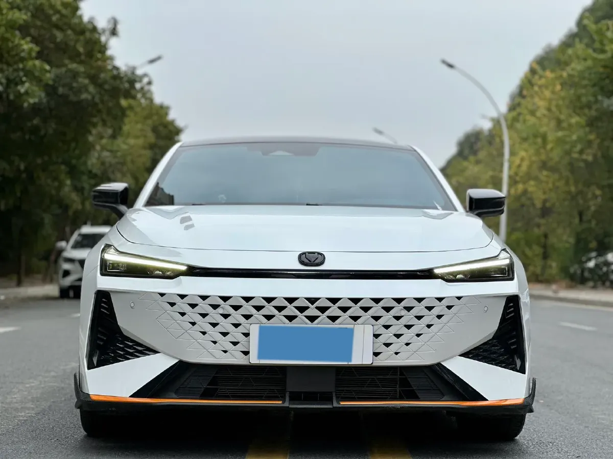 2025 ChangAn UNI-V 1.5T 192HP L4 7DCT,autocango,china used car exporter,china ev exporter,chinese used car exporter,chinese used ev exporter