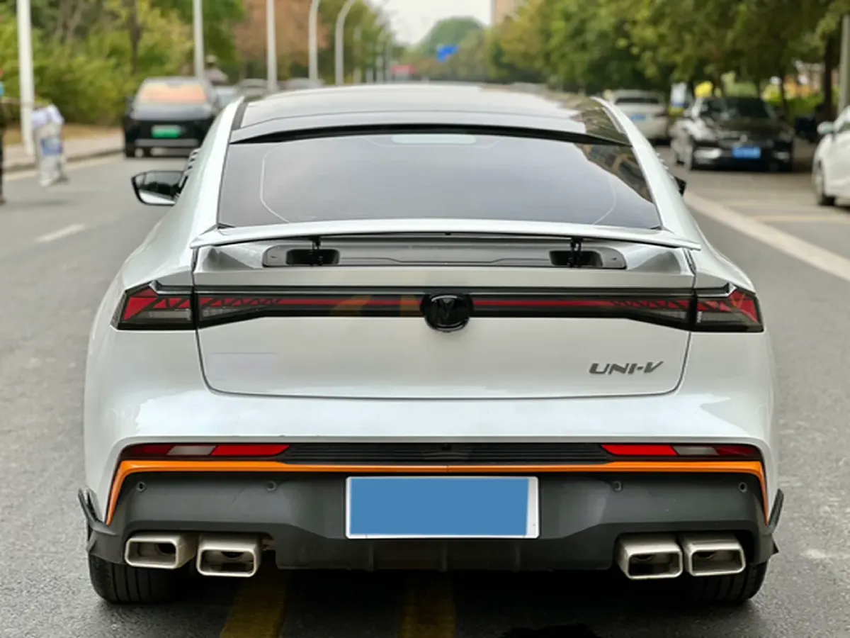 2025 ChangAn UNI-V 1.5T 192HP L4 7DCT,autocango,china used car exporter,china ev exporter,chinese used car exporter,chinese used ev exporter