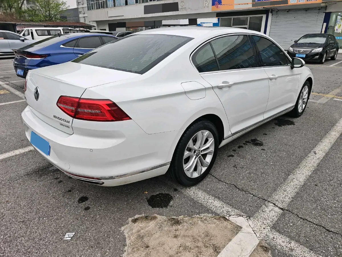 2017 Volkswagen Magotan 1.8T 180HP L4 7DCT,autocango,china used car exporter,china ev exporter,chinese used car exporter,chinese used ev exporter