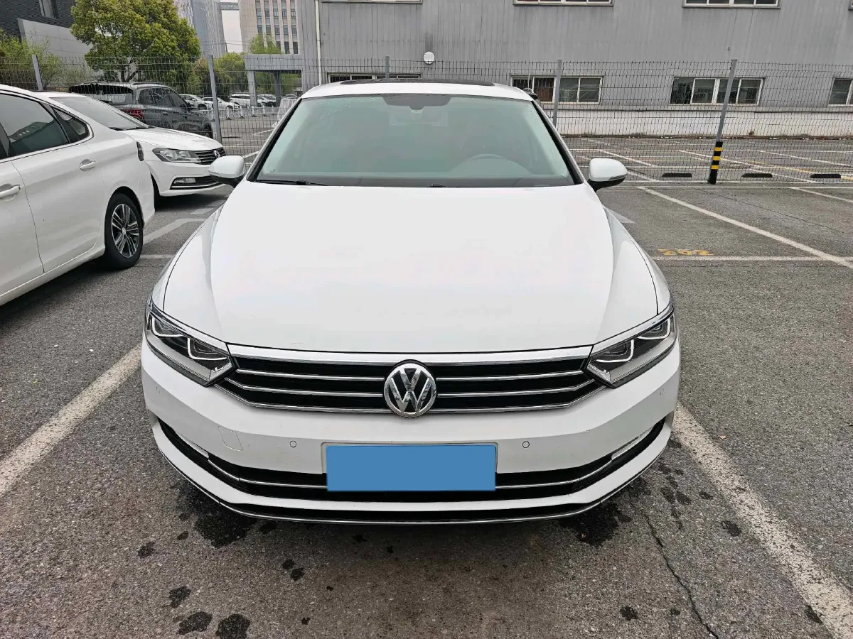 2017 Volkswagen Magotan 1.8T 180HP L4 7DCT,autocango,china used car exporter,china ev exporter,chinese used car exporter,chinese used ev exporter