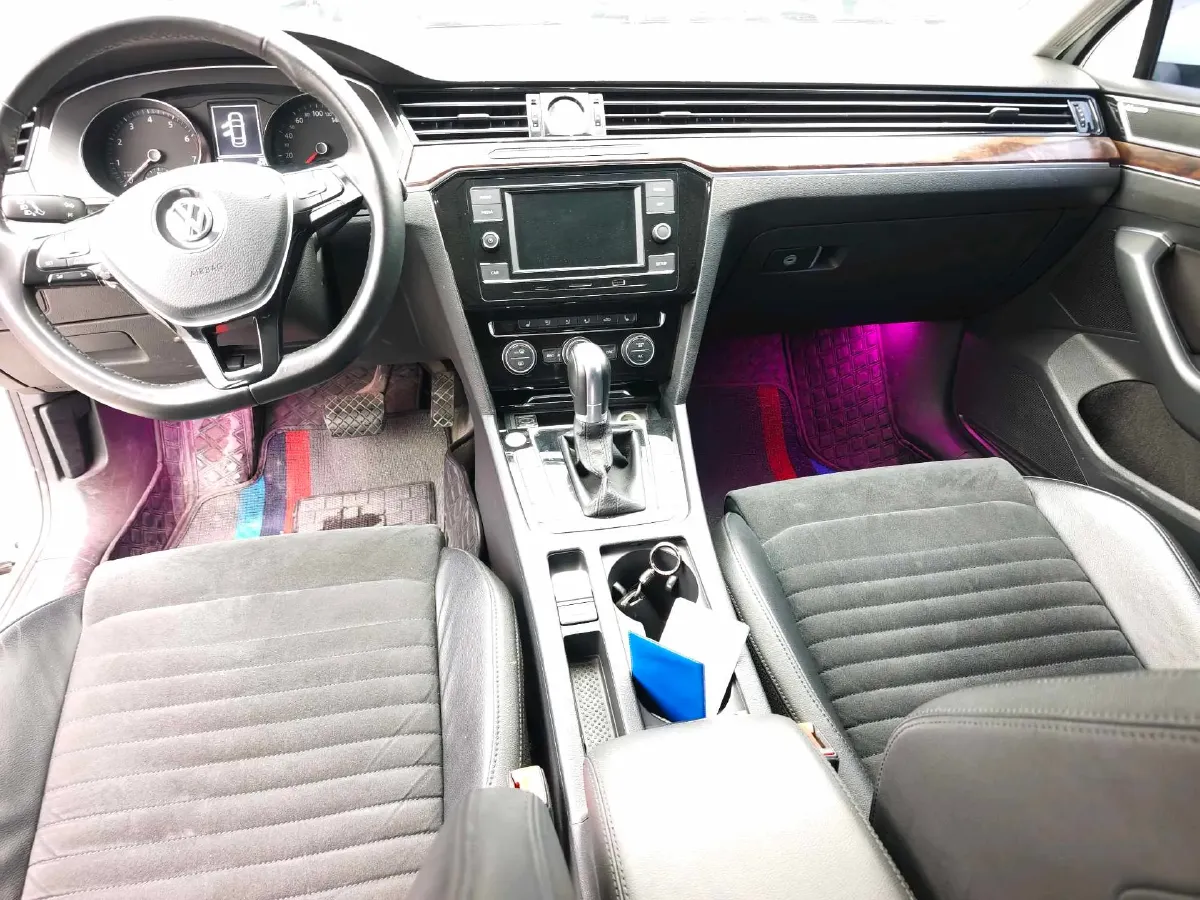 2017 Volkswagen Magotan 1.8T 180HP L4 7DCT,autocango,china used car exporter,china ev exporter,chinese used car exporter,chinese used ev exporter