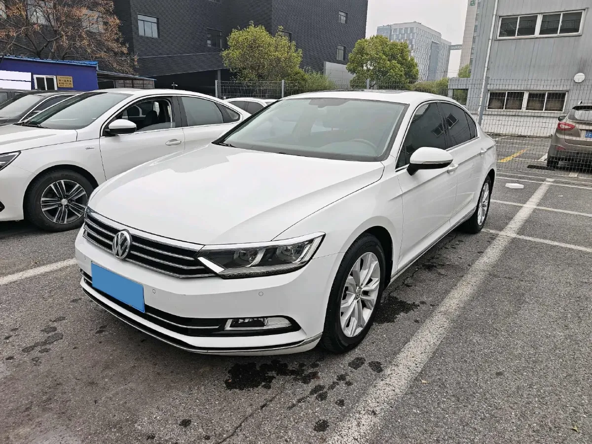 2017 Volkswagen Magotan 1.8T 180HP L4 7DCT,autocango,china used car exporter,china ev exporter,chinese used car exporter,chinese used ev exporter