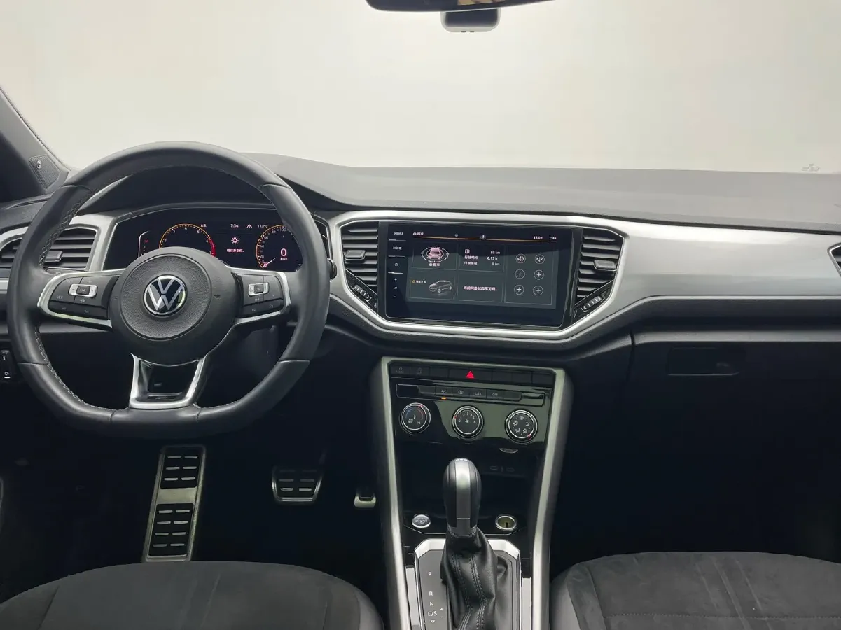 2022 Volkswagen T-Roc 1.4T 150HP L4 7DCT,autocango,china used car exporter,china ev exporter,chinese used car exporter,chinese used ev exporter