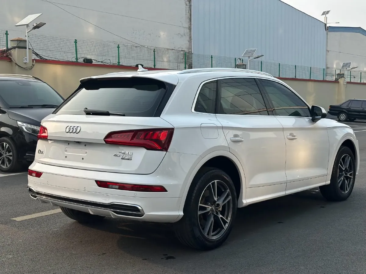 2020 Audi Q5L 2.0T 190HP L4 7DCT,autocango,china used car exporter,china ev exporter,chinese used car exporter,chinese used ev exporter