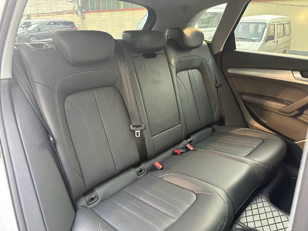 2020 Audi Q5L 2.0T 190HP L4 7DCT,autocango,china used car exporter,china ev exporter,chinese used car exporter,chinese used ev exporter