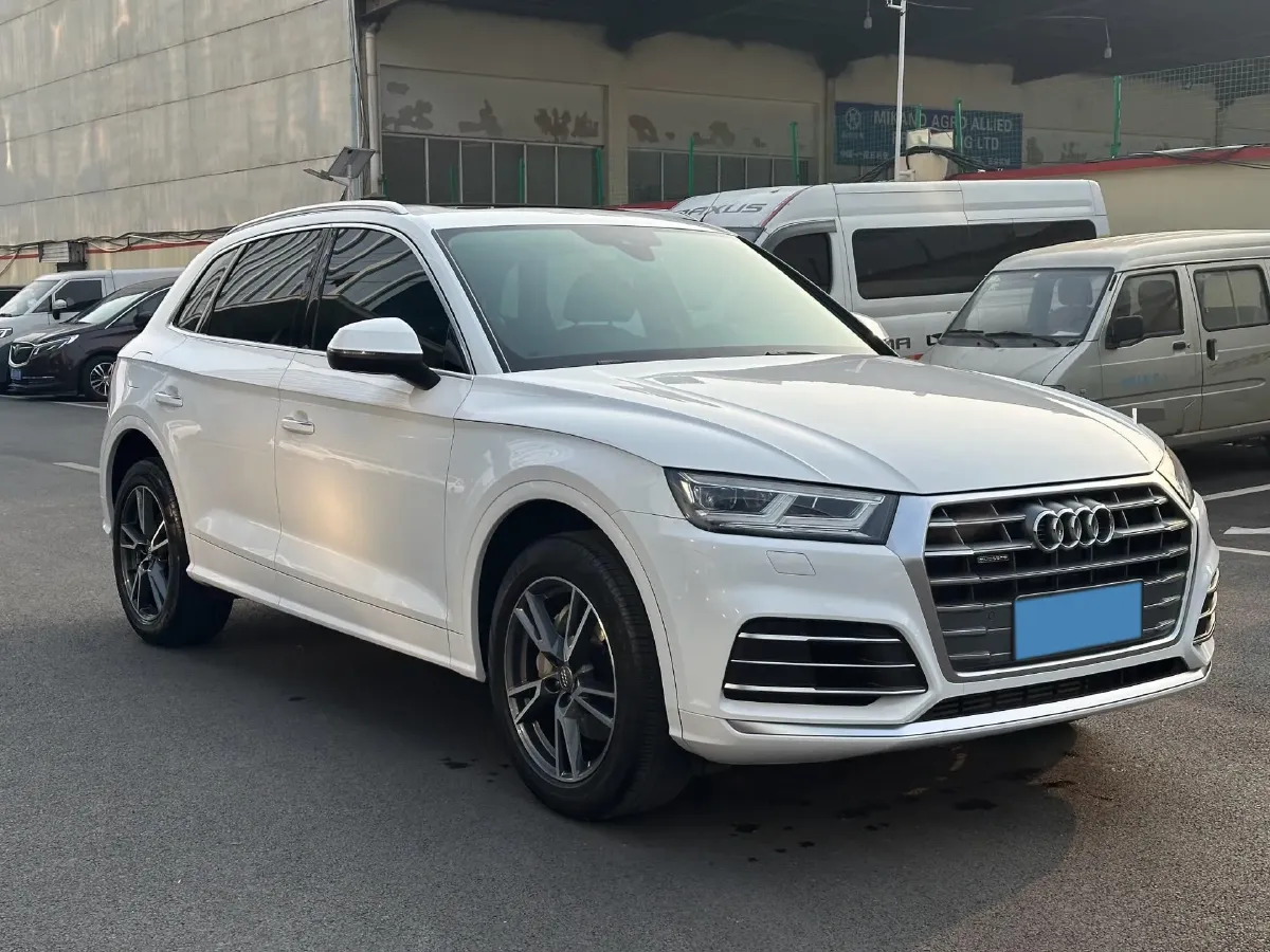 2020 Audi Q5L 2.0T 190HP L4 7DCT,autocango,china used car exporter,china ev exporter,chinese used car exporter,chinese used ev exporter