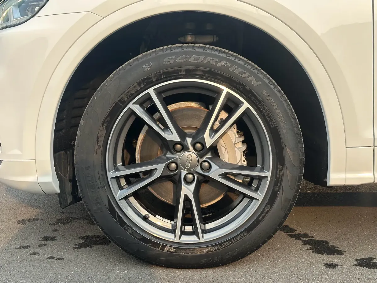 2020 Audi Q5L 2.0T 190HP L4 7DCT,autocango,china used car exporter,china ev exporter,chinese used car exporter,chinese used ev exporter