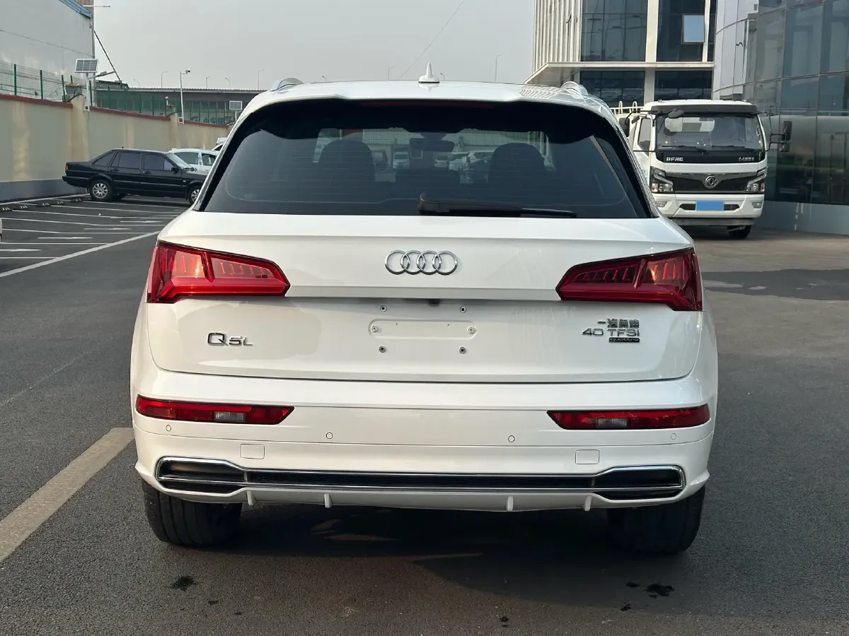 2020 Audi Q5L 2.0T 190HP L4 7DCT,autocango,china used car exporter,china ev exporter,chinese used car exporter,chinese used ev exporter