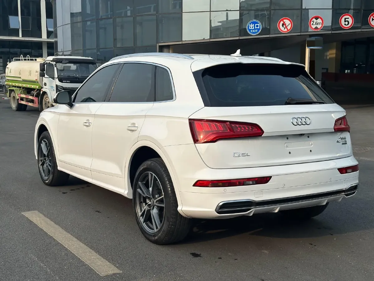 2020 Audi Q5L 2.0T 190HP L4 7DCT,autocango,china used car exporter,china ev exporter,chinese used car exporter,chinese used ev exporter