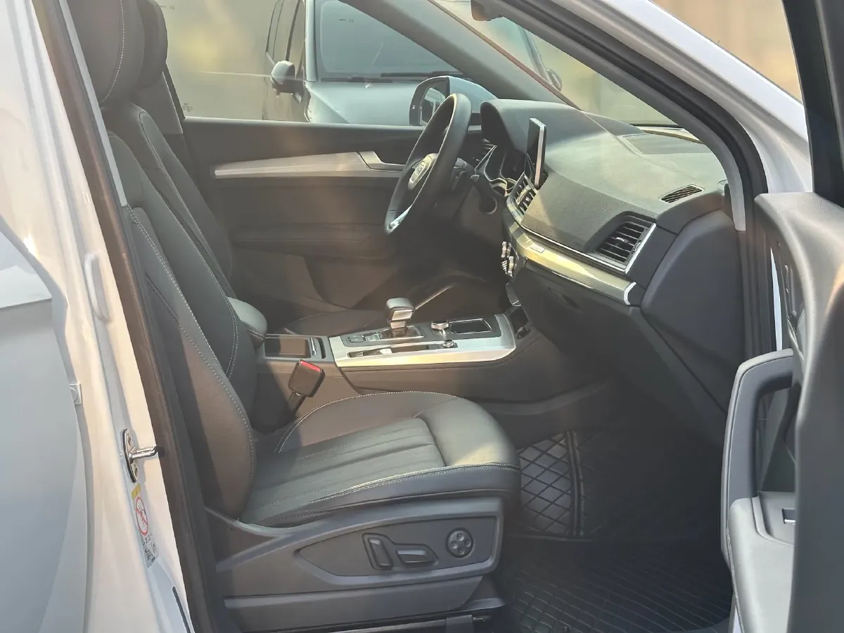 2020 Audi Q5L 2.0T 190HP L4 7DCT,autocango,china used car exporter,china ev exporter,chinese used car exporter,chinese used ev exporter