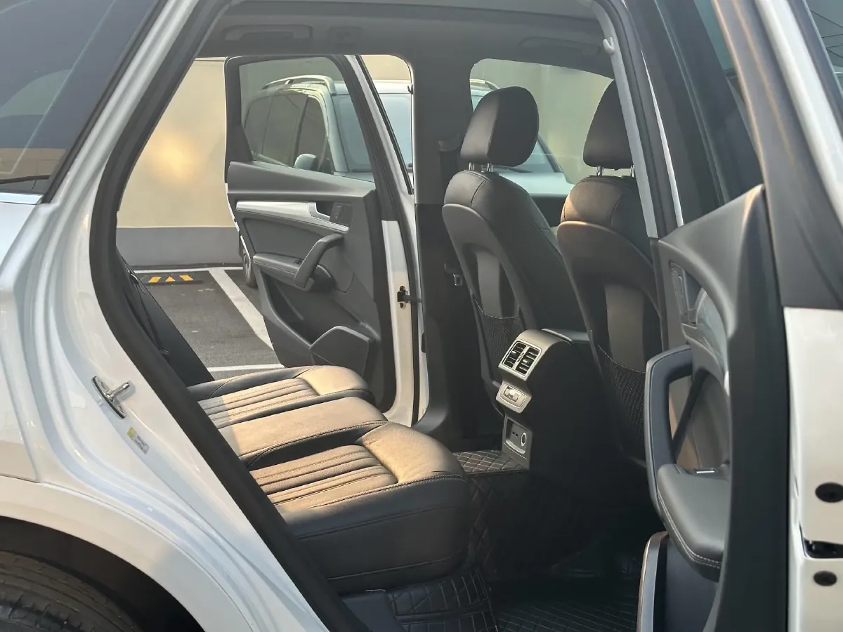 2020 Audi Q5L 2.0T 190HP L4 7DCT,autocango,china used car exporter,china ev exporter,chinese used car exporter,chinese used ev exporter