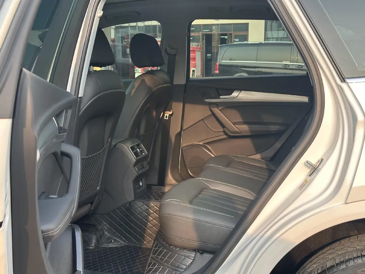 2020 Audi Q5L 2.0T 190HP L4 7DCT,autocango,china used car exporter,china ev exporter,chinese used car exporter,chinese used ev exporter