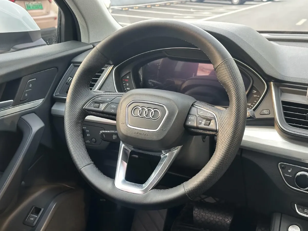 2020 Audi Q5L 2.0T 190HP L4 7DCT,autocango,china used car exporter,china ev exporter,chinese used car exporter,chinese used ev exporter