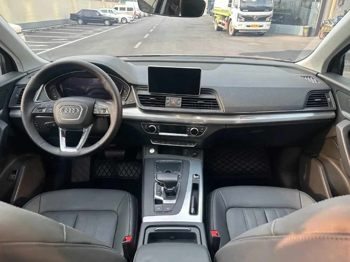2020 Audi Q5L 2.0T 190HP L4 7DCT,autocango,china used car exporter,china ev exporter,chinese used car exporter,chinese used ev exporter