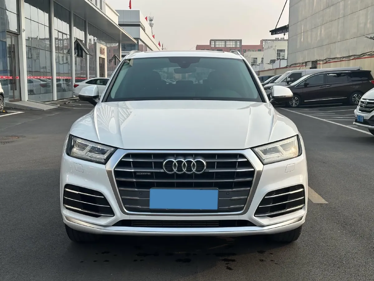 2020 Audi Q5L 2.0T 190HP L4 7DCT,autocango,china used car exporter,china ev exporter,chinese used car exporter,chinese used ev exporter