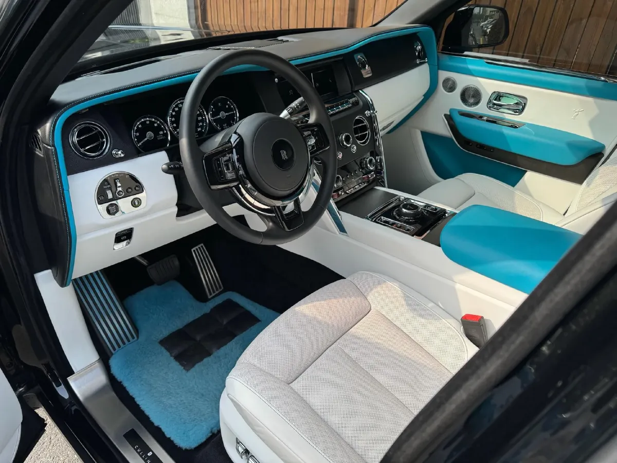 2018 Rolls-Royce Cullinan 6.7T 571HP V12 8AT,autocango,china used car exporter,china ev exporter,chinese used car exporter,chinese used ev exporter