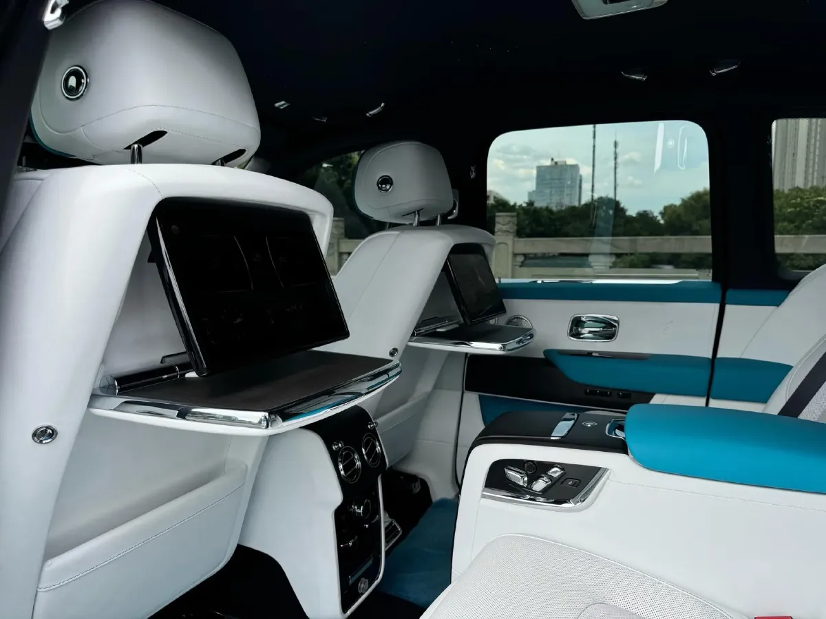 2018 Rolls-Royce Cullinan 6.7T 571HP V12 8AT,autocango,china used car exporter,china ev exporter,chinese used car exporter,chinese used ev exporter