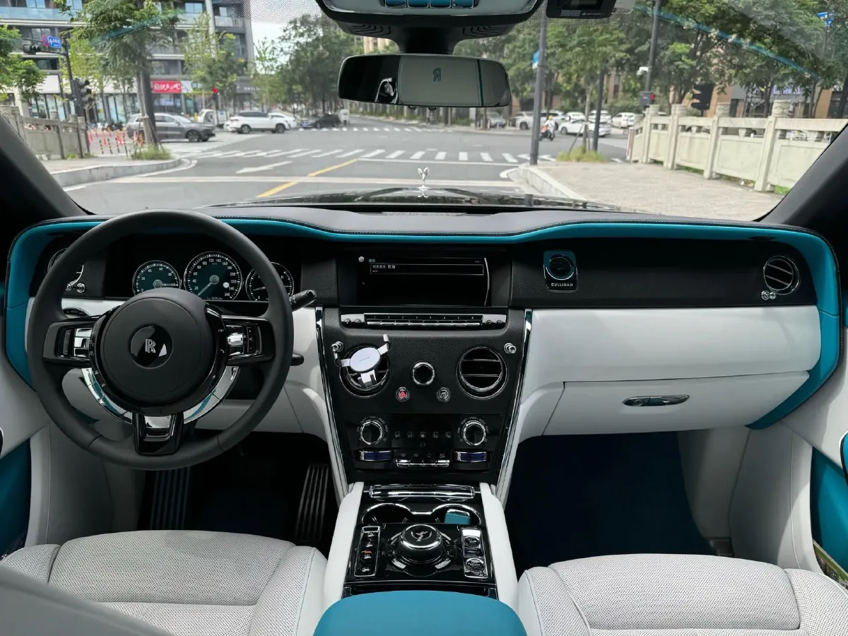 2018 Rolls-Royce Cullinan 6.7T 571HP V12 8AT,autocango,china used car exporter,china ev exporter,chinese used car exporter,chinese used ev exporter