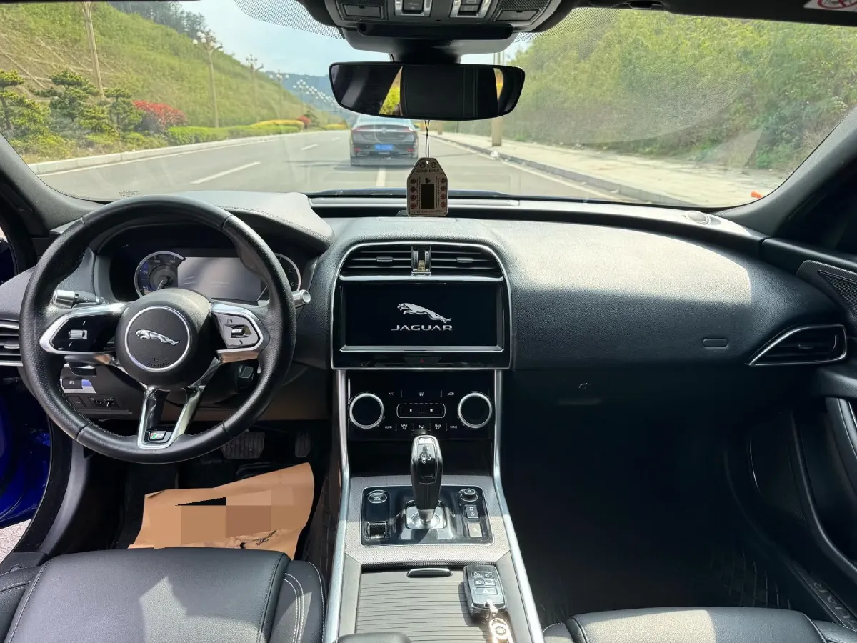 2020 Jaguar XEL 2.0T 200HP L4 8AT,autocango,china used car exporter,china ev exporter,chinese used car exporter,chinese used ev exporter