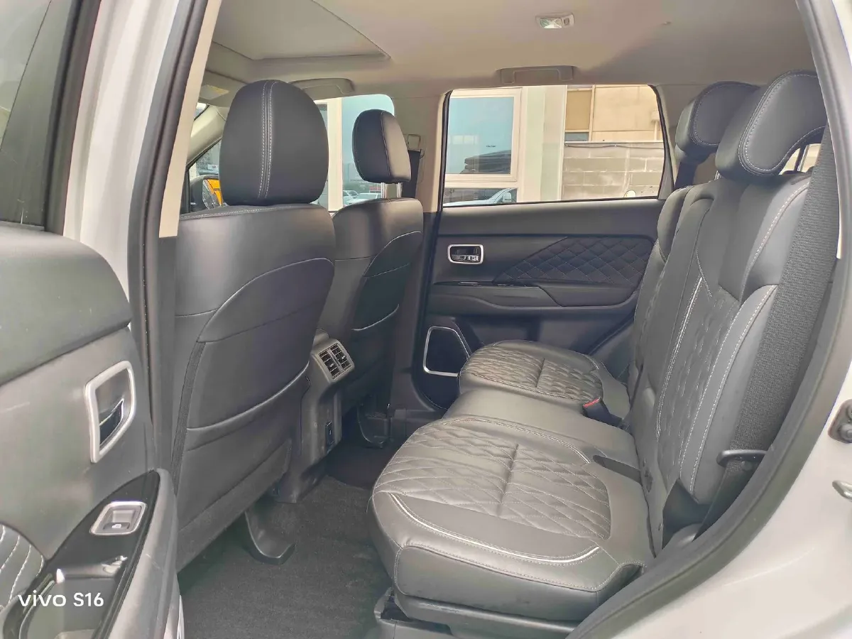 2021 Mitsubishi Outlander 2.0L 166HP L4 CVT,autocango,china used car exporter,china ev exporter,chinese used car exporter,chinese used ev exporter