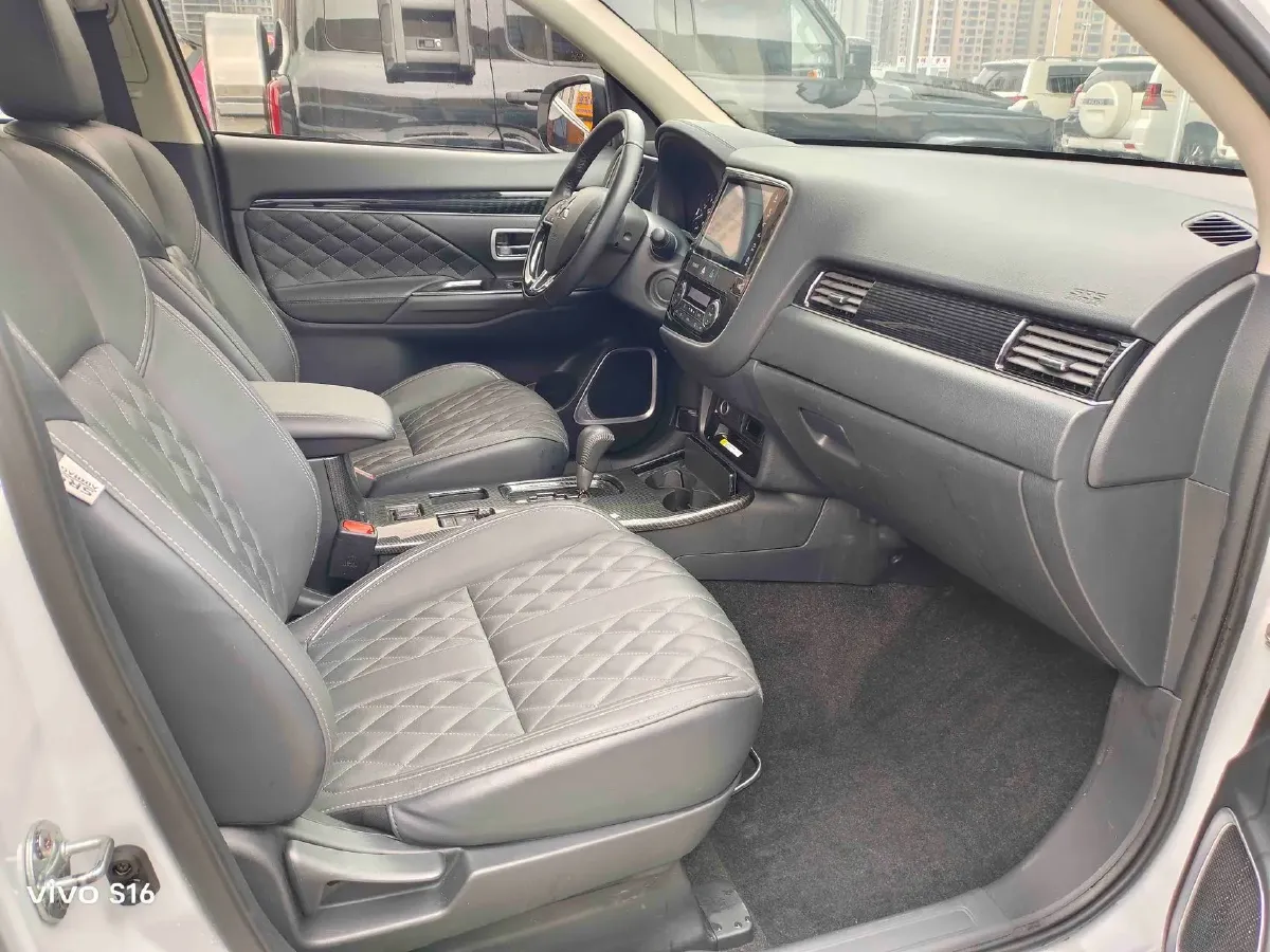 2021 Mitsubishi Outlander 2.0L 166HP L4 CVT,autocango,china used car exporter,china ev exporter,chinese used car exporter,chinese used ev exporter