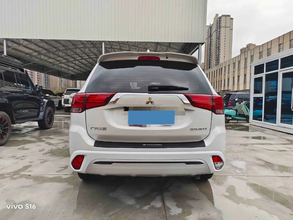 2021 Mitsubishi Outlander 2.0L 166HP L4 CVT,autocango,china used car exporter,china ev exporter,chinese used car exporter,chinese used ev exporter