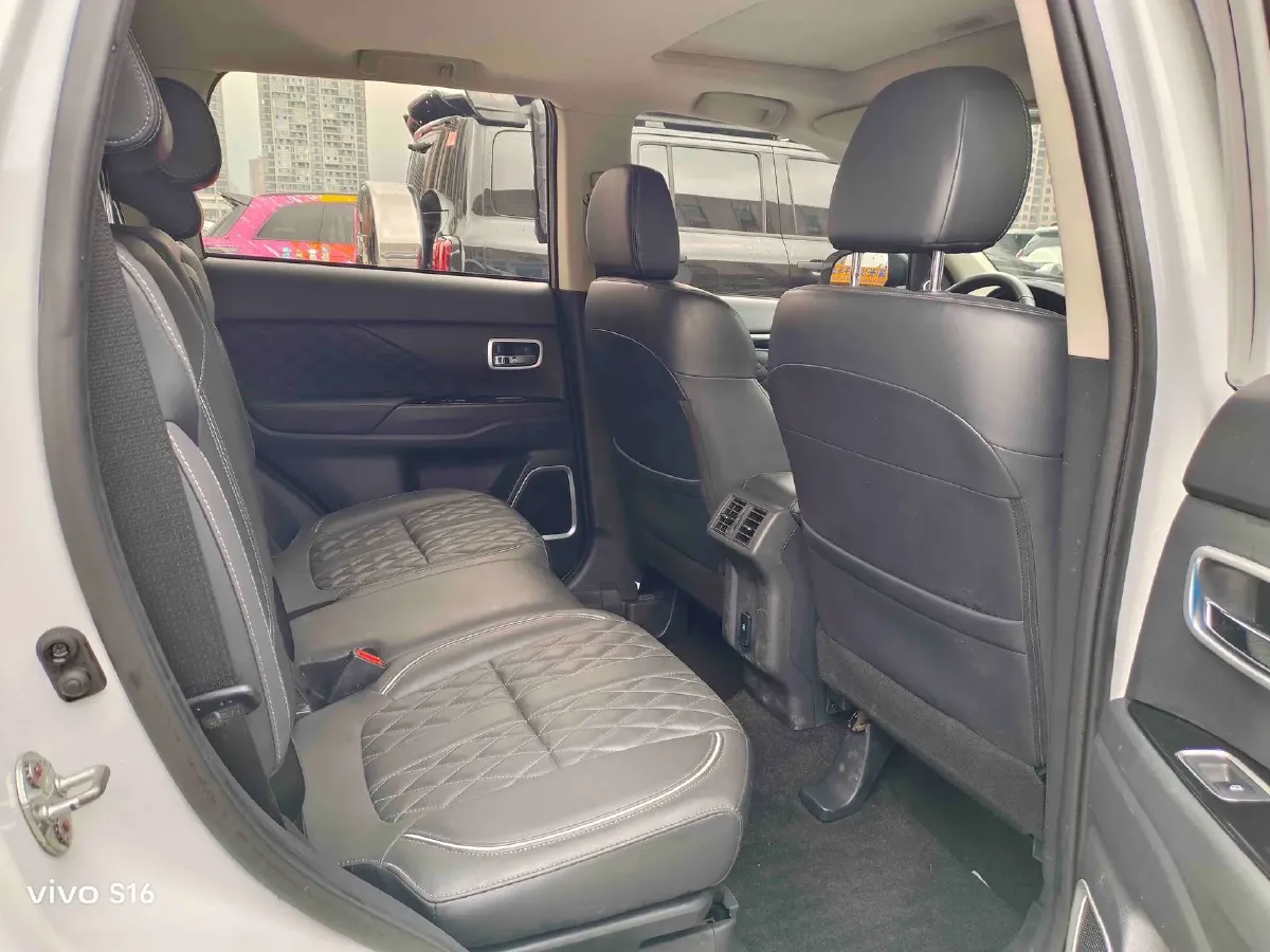 2021 Mitsubishi Outlander 2.0L 166HP L4 CVT,autocango,china used car exporter,china ev exporter,chinese used car exporter,chinese used ev exporter