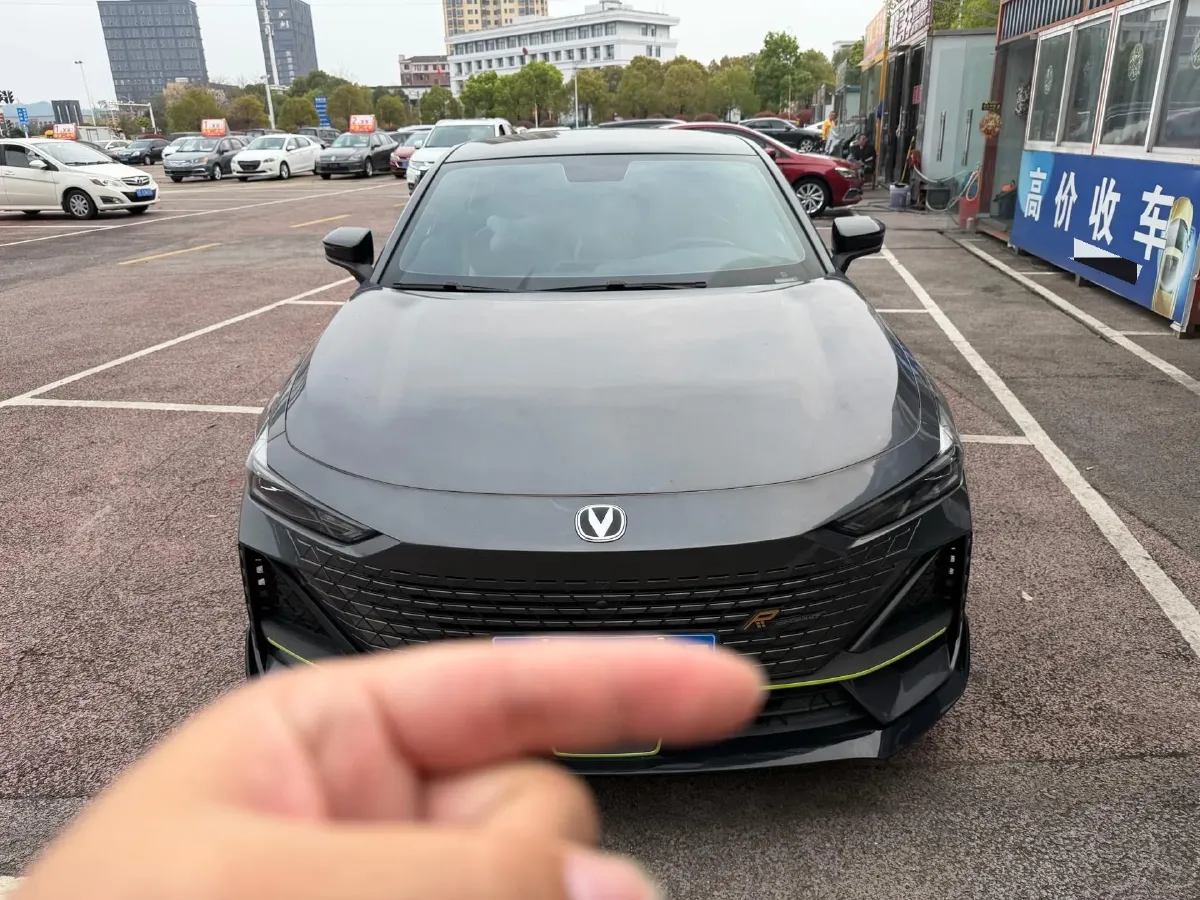 2022 ChangAn UNI-V 1.5T 188HP L4 7DCT,autocango,china used car exporter,china ev exporter,chinese used car exporter,chinese used ev exporter